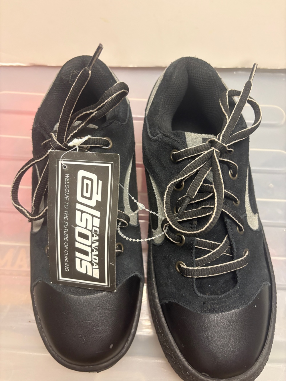 🥌 BRAND NEW Olson Canada Curling Shoes – Ladies Size 6.5